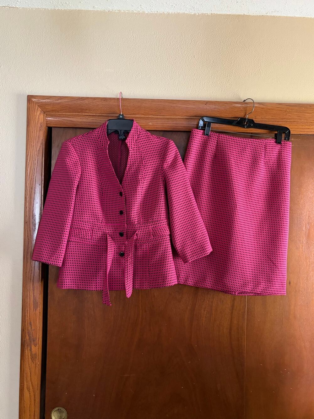 T Milano Women’s 2 Piece Skirt Suit Pink Black Textured Jacket Set Size 6